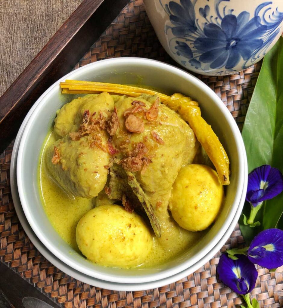 Kuliner Nusantara Ayam Opor Santan dengan Resep Autentik