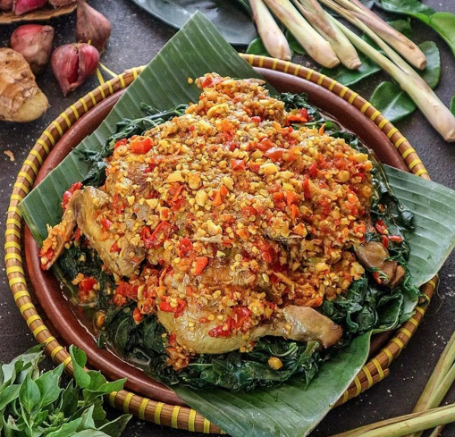 Kuliner Nusantara Ayam Betutu Khas Bali yang Penuh Rempah