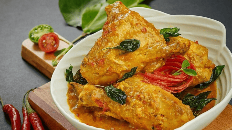 Kuliner Nusantara Ayam Woku Manado yang Penuh Aroma Segar