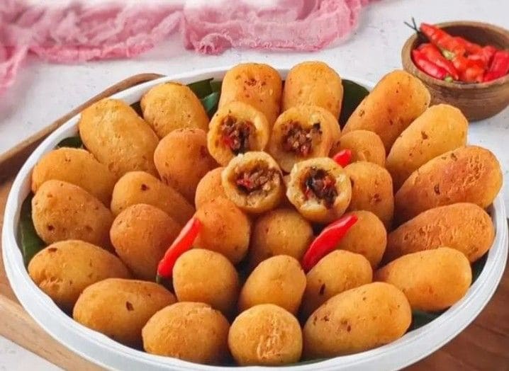 Camilan Combro yang Gurih, Pedas, dan Selalu Bikin Nagih