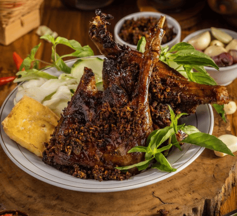 Nasi Bebek Madura: Sensasi Pedas Gurih yang Menggoda Selera